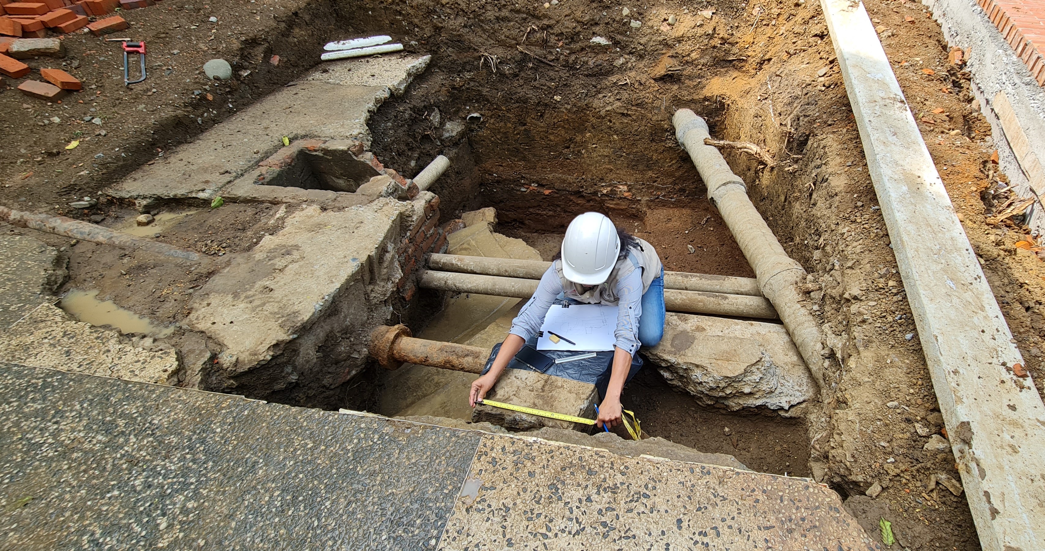 noticias-y-eventos---v2/excavaciones-arqueologicas-en-el-paseo-bolivar-descubren-capas-de-diferentes-epocas-de-la-ciudad